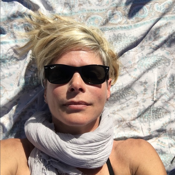 Thank you! ONLY SELL THROUGH Poshmark - Picture 1 of 5